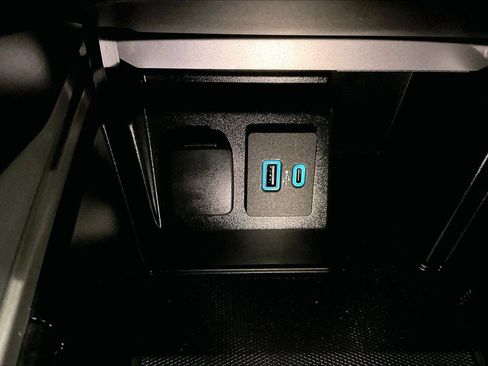 Certified 2020 Ford Explorer XLT w/ Class III Trailer Tow Package image 32