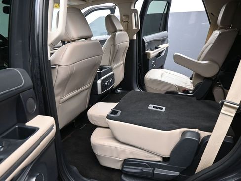 Used 2023 Ford Expedition Limited image 17