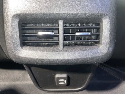 Used 2020 Chevrolet Equinox LT image 25