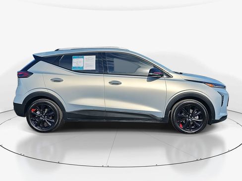 Used 2023 Chevrolet Bolt EUV LT w/ Convenience Package image 3