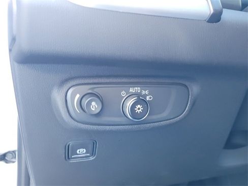 Used 2024 GMC Terrain SLE w/ Driver Convenience Package image 22