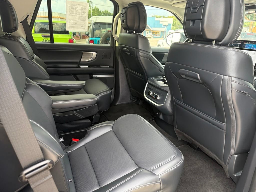 Used 2026 Ford Expedition Platinum w/ Driver's Package AWD/4WD image 61