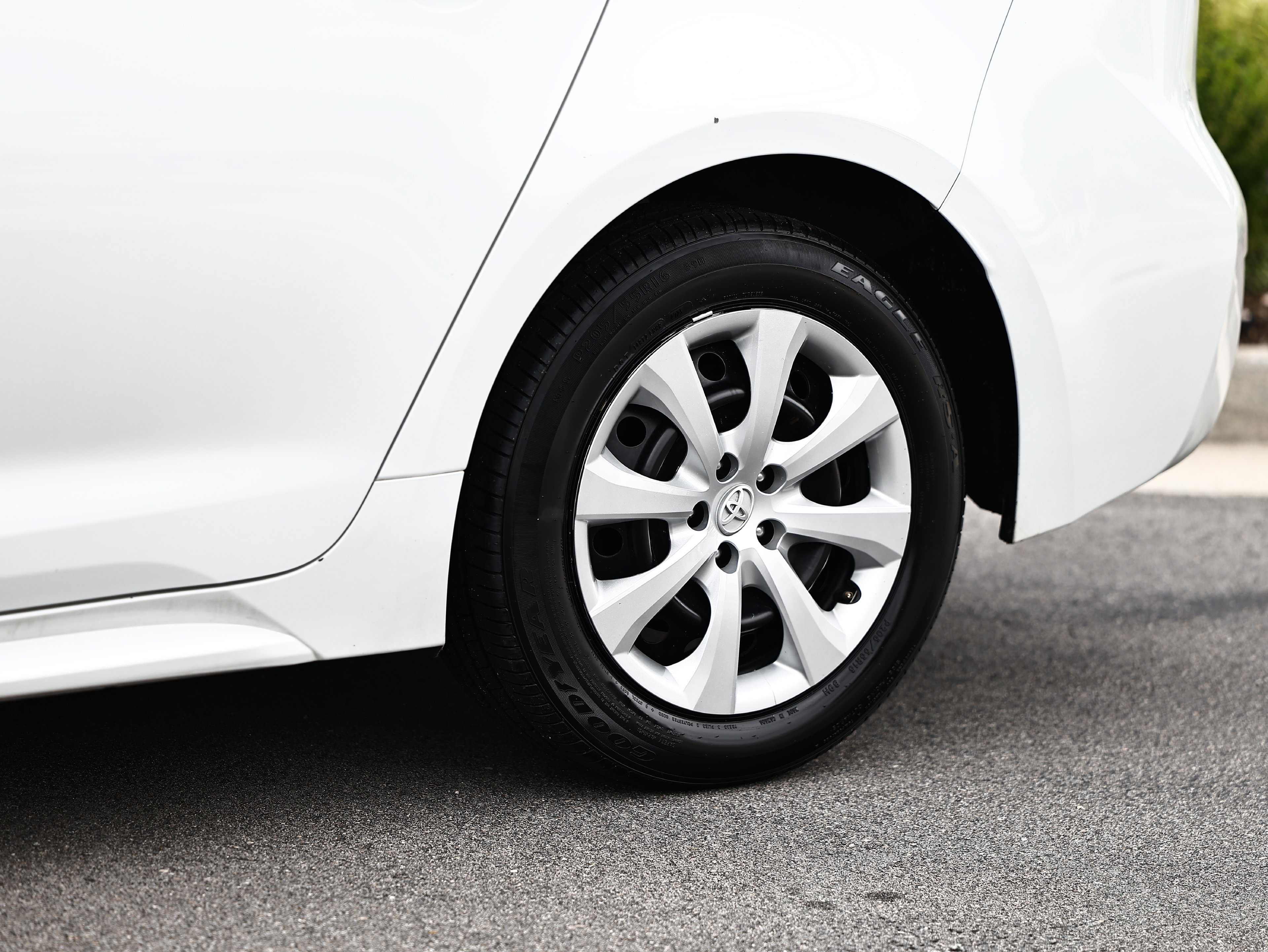 Used 2025 Toyota Corolla LE FWD image 6