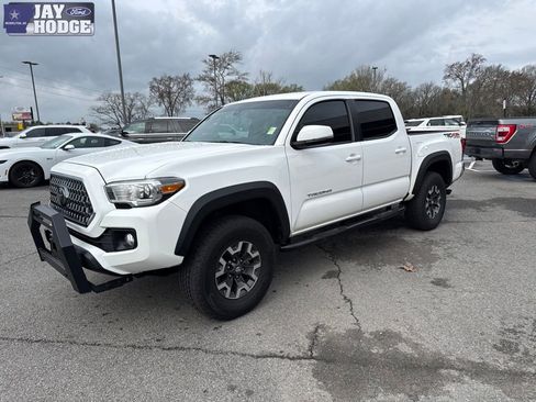 Used 2019 Toyota Tacoma TRD Off-Road image 2