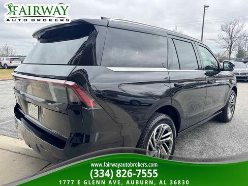 Used 2025 Lincoln Navigator Reserve AWD/4WD image 6