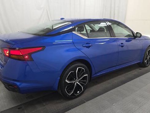 Used 2025 Nissan Altima 2.5 SR image 2