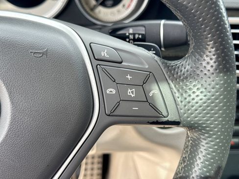 Used 2014 Mercedes-Benz E 350 4MATIC Sedan image 26