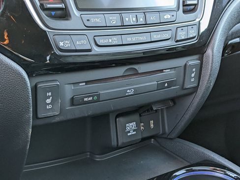 Used 2017 Honda Pilot Touring image 18