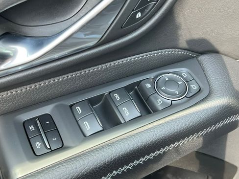 Used 2021 GMC Yukon XL Denali AWD/4WD image 19