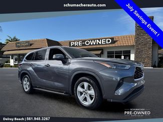 Used 2021 Toyota Highlander LE FWD video 1