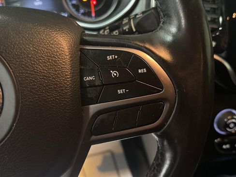 Used 2019 Jeep Cherokee Limited image 20