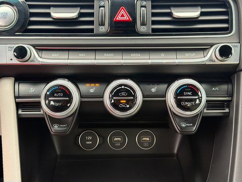 Used 2023 Genesis G70 2.0T image 32