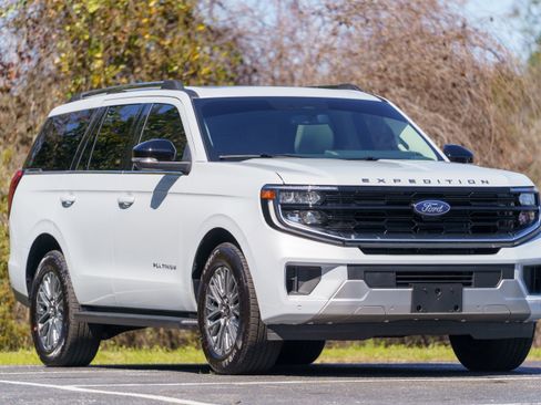 Used 2026 Ford Expedition Platinum image 45