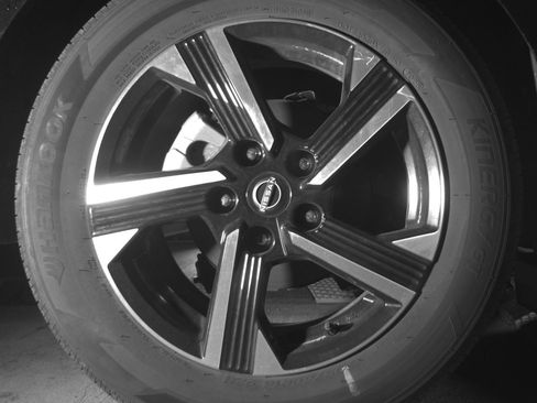 Used 2025 Nissan Sentra SV FWD image 12