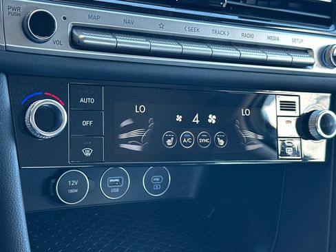 Used 2025 Genesis G70 2.5T image 21