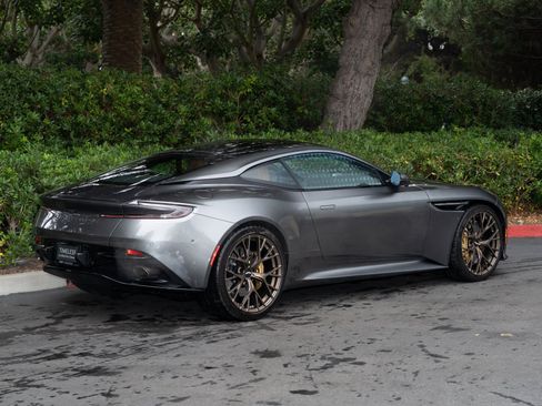 Used 2025 Aston Martin DB12 Coupe image 3