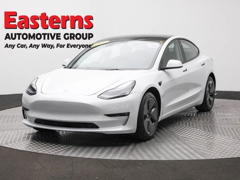 Used 2023 Tesla Model 3 Standard Range image 1