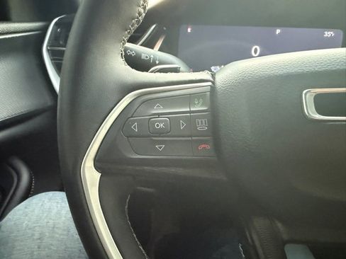 Used 2023 Jeep Grand Cherokee L Laredo image 23