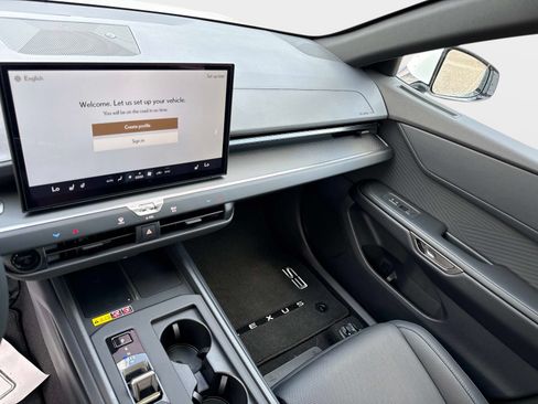 New 2026 Lexus ES 350h w/ Convenience Package FWD image 17