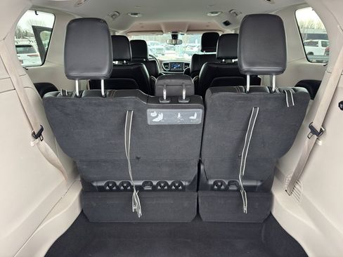 Used 2018 Chrysler Pacifica Touring-L image 34