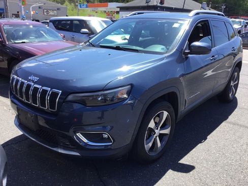 Used 2019 Jeep Cherokee Limited w/ Luxury Group AWD/4WD image 3