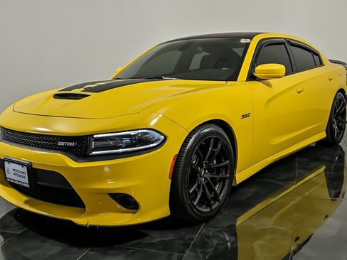 Used 2017 Dodge Charger R/T RWD image 5