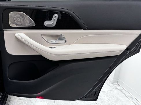 Used 2023 Mercedes-Benz GLS 450 4MATIC image 37