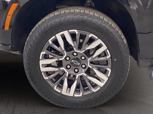Used 2026 Chevrolet Suburban Z71 AWD/4WD image 16