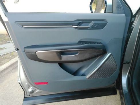 Used 2024 Kia EV9 Light Long Range RWD image 13