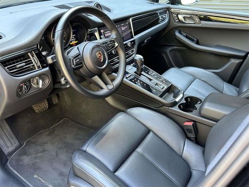 Used 2024 Porsche Macan image 4