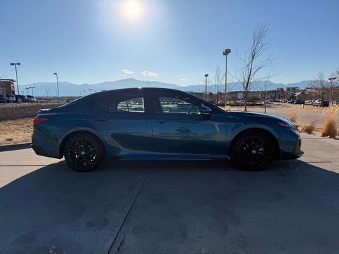 Used 2025 Toyota Camry SE w/ Convenience Package image 10