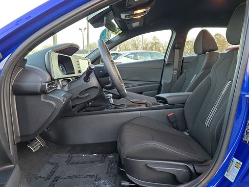 Certified 2025 Hyundai Elantra Sport image 17