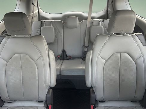 Used 2020 Chrysler Pacifica Touring-L Plus w/ Advanced Safetytec Group image 11