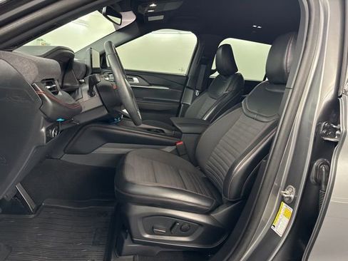 Used 2025 Ford Explorer ST-Line w/ Premium Package image 28