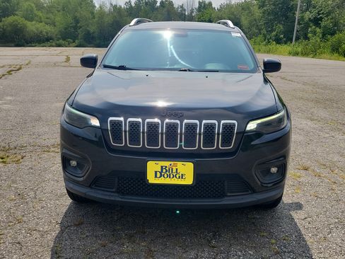 Used 2019 Jeep Cherokee Latitude w/ Cold Weather Group AWD/4WD image 2