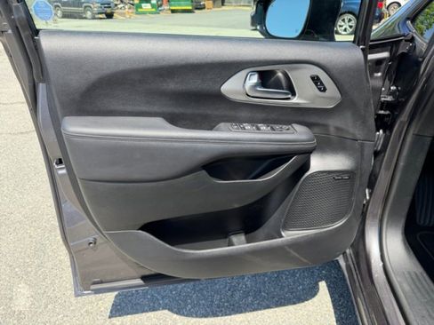 Used 2023 Chrysler Pacifica Limited w/ Uconnect Theater Family Group AWD/4WD image 21