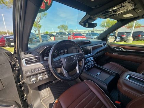 Used 2023 GMC Yukon Denali Ultimate AWD/4WD image 9