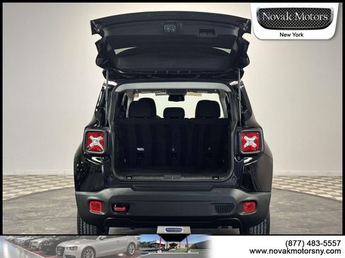 Used 2023 Jeep Renegade Trailhawk image 9