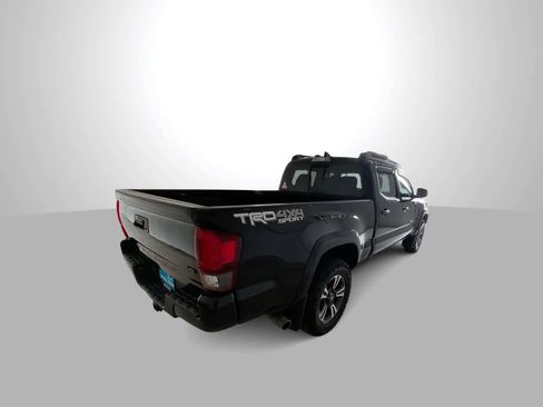 Used 2018 Toyota Tacoma TRD Sport AWD/4WD image 8