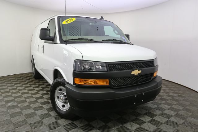 Used 2025 Chevrolet Express 2500 w/ Driver Convenience Package RWD image 3