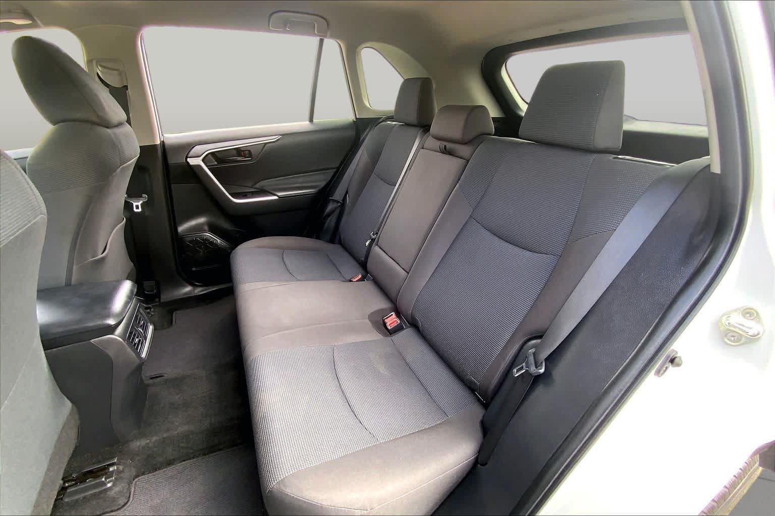 Used 2022 Toyota RAV4 LE FWD image 20