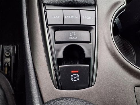 Used 2022 Toyota Camry XSE image 18