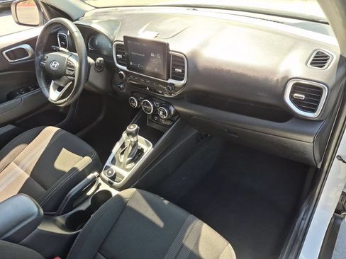 Used 2025 Hyundai Venue SEL FWD image 32