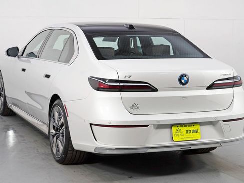 Used 2023 BMW i7 xDrive60 AWD/4WD image 58