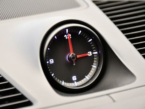 Used 2023 Porsche Cayenne Platinum Edition image 21