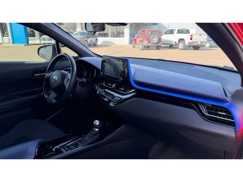 Used 2021 Toyota C-HR XLE image 12