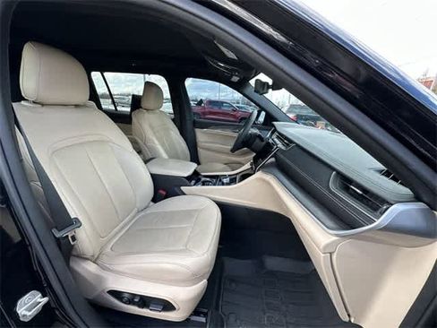 Used 2023 Jeep Grand Cherokee L Limited w/ Luxury Tech Group II image 23