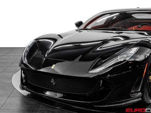 Used 2020 Ferrari 812 Superfast RWD image 15