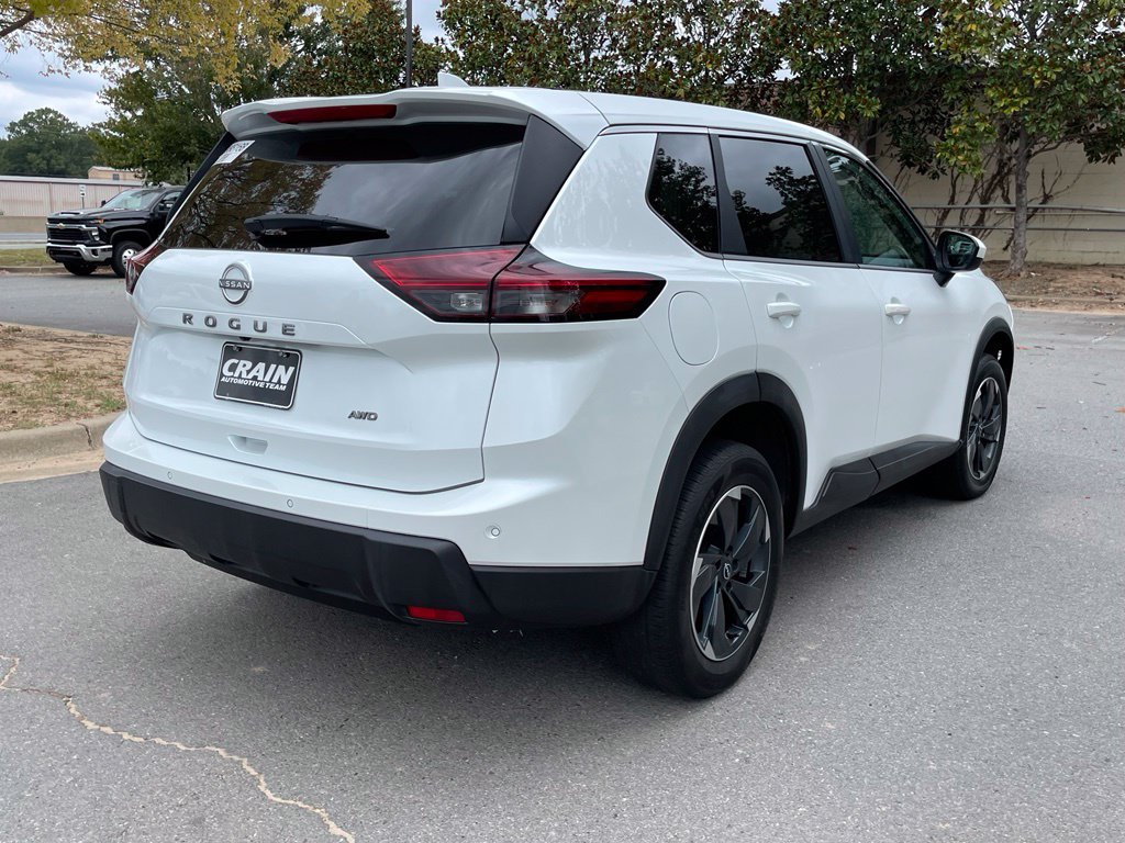 Used 2025 Nissan Rogue SV AWD/4WD image 8