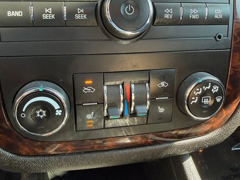 Used 2013 Chevrolet Impala LTZ FWD image 23